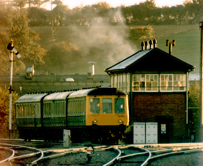 0800 Droitwich-Worcester passing Droitwich signal box