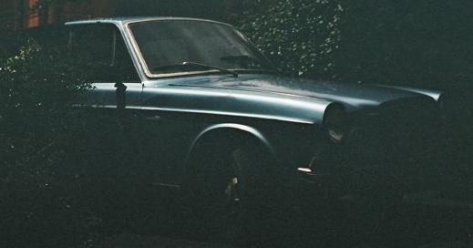 Volvo 164 offside front quarter view by moonlight